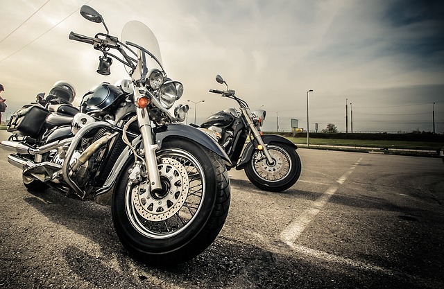 Czy można jeździć motorem 50 bez prawa jazdy? Czy można jeździć motorem 50 bez prawa jazdy?